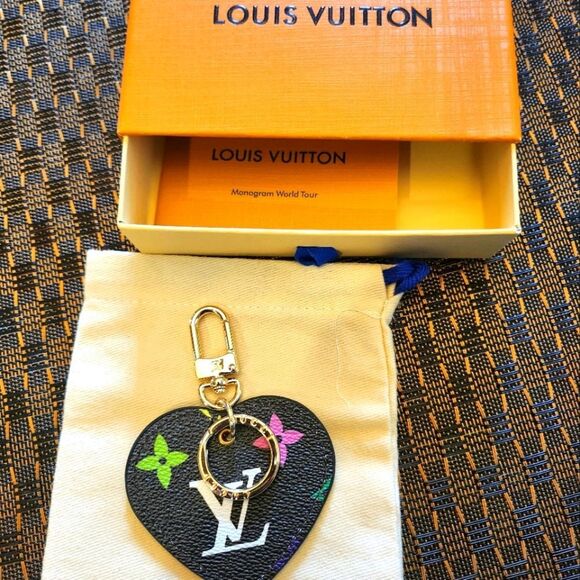 Authentic Louis Vuitton Monogram Heart Charm - Picture 1 of 12